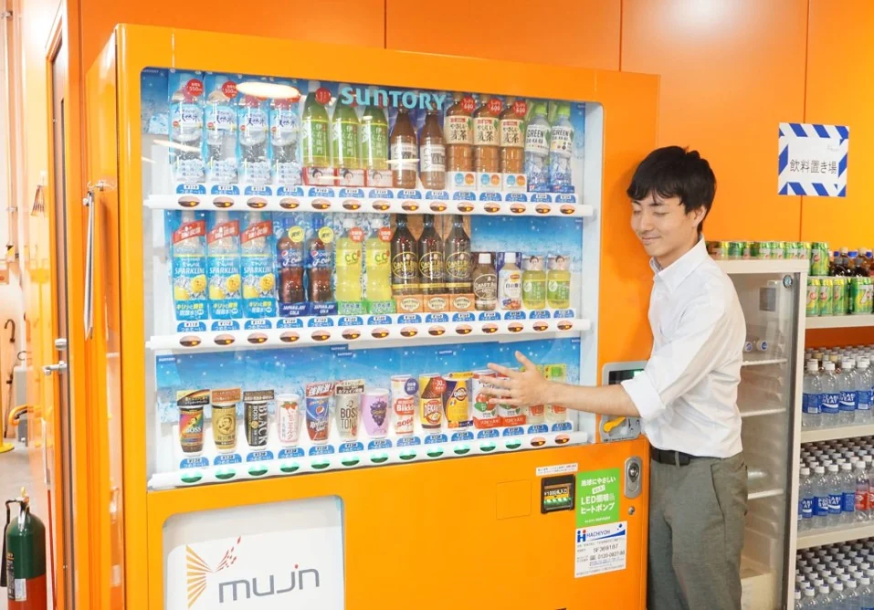 Mujin International Team Collaborating at Tatsumi HQ